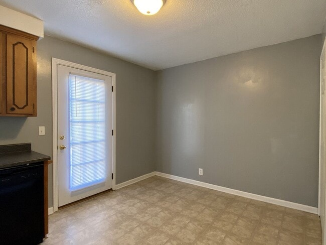 Building Photo - Walk to APSU!! 2 Bed/1.5 Bath! No carpet on main level!