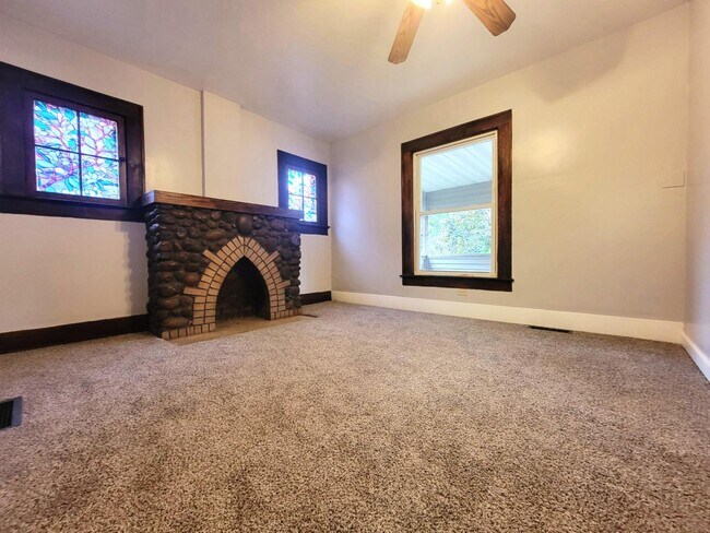 Building Photo - 2153 11th St SW