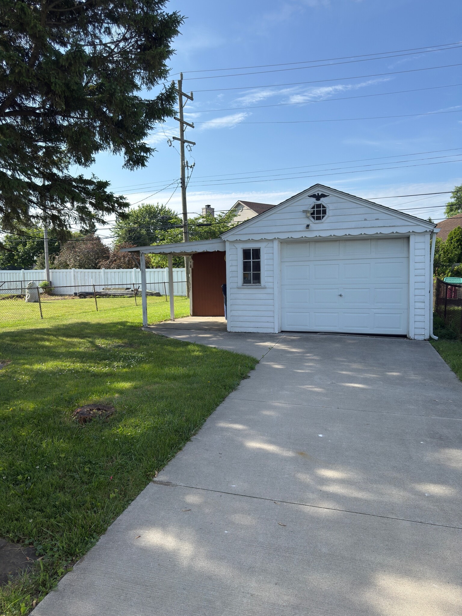 Oversized one car garage - 707 Ford Blvd