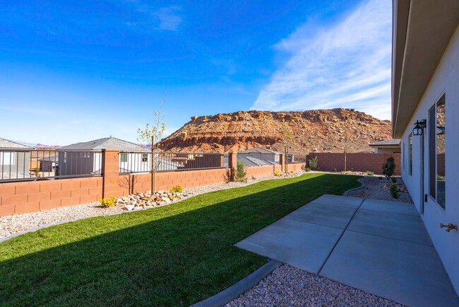 Building Photo - 4 bedroom 2 Bath Home in Desert Edge Cove ...