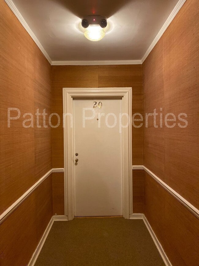 Building Photo - Five Points/ Wales Garden Condo