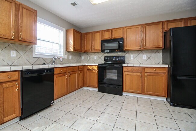 Building Photo - 3268 Tuggle Ives Dr NE