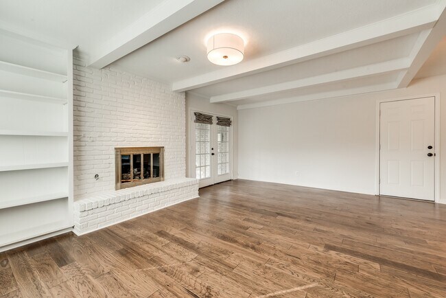 Building Photo - Overton Park Duplex!