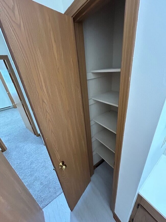 Building Photo - Updated 2 Bedroom and 1.5 Bath Townhome - ...