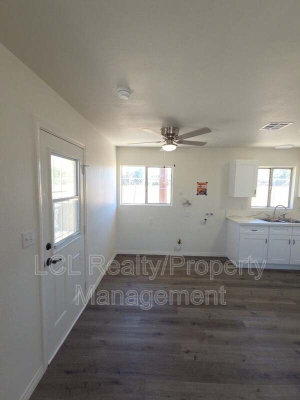 Building Photo - 44085 Palm Ave