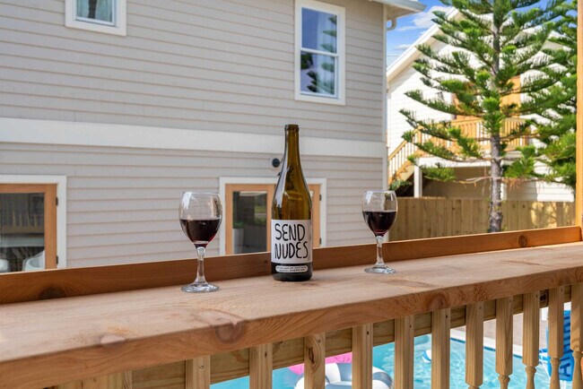 Building Photo - 28 W Castillo Dr