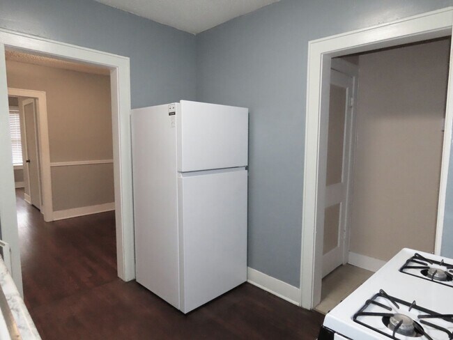 Building Photo - Charming 1 Bedroom, 1 Bath Upstairs Apartment