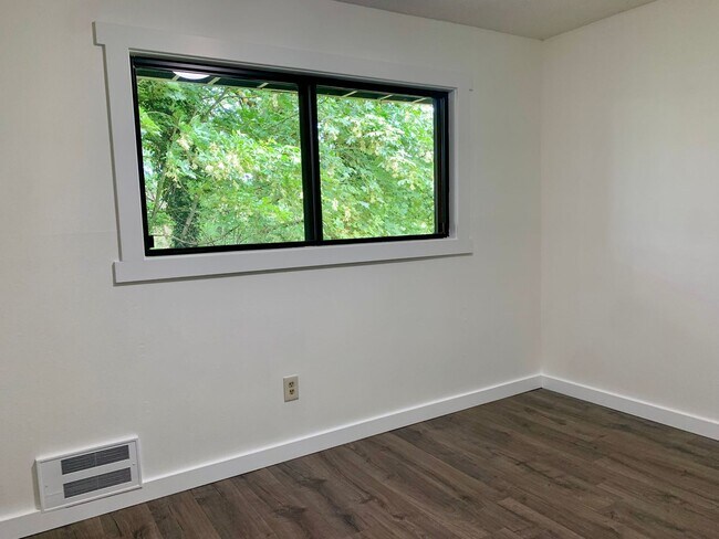 Building Photo - E1504