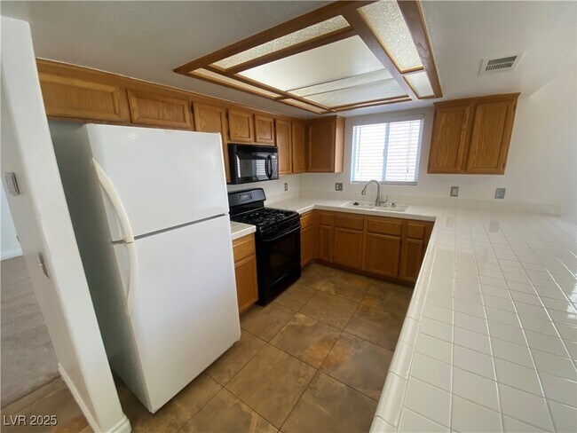 Building Photo - 9633 Rancho Palmas Dr