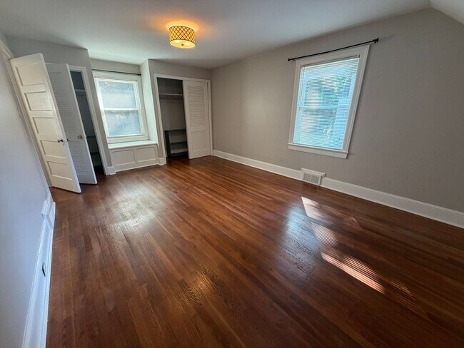 Building Photo - 208 Woodland Dr