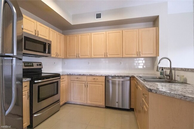 Building Photo - 3 br, 2.5 bath Condo - 8912 W Flagler St A...