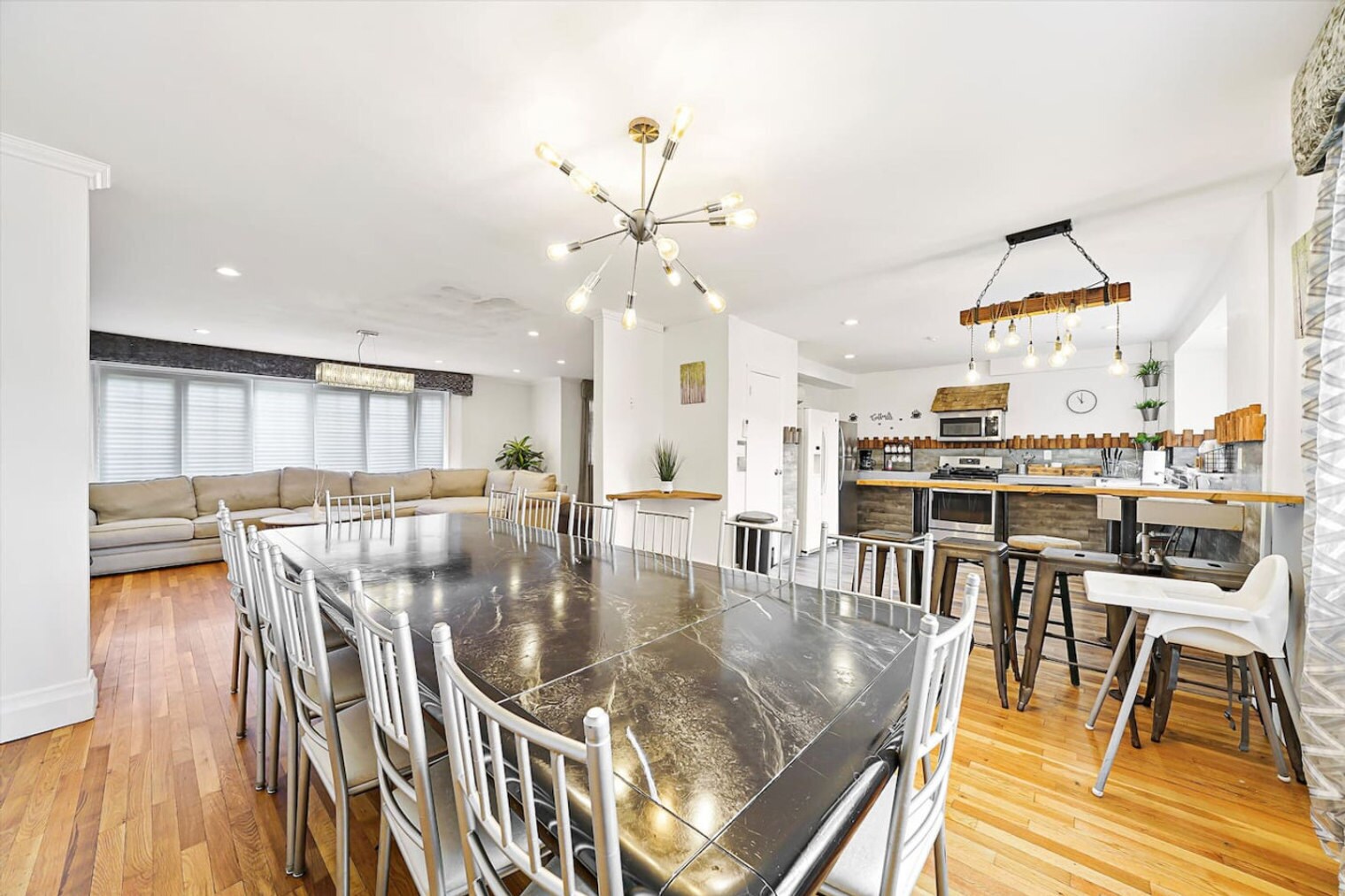 Building Photo - 37 Roosevelt Ave