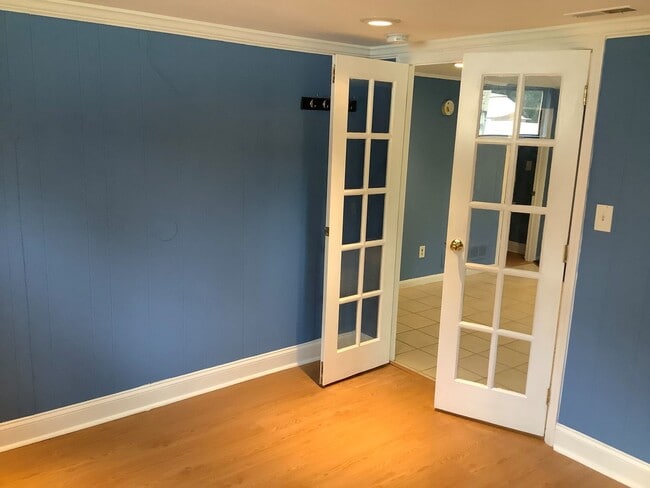 Building Photo - SPACIOUS SINGLE FAMILY HOME FOR RENT
