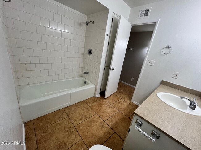 Building Photo - 551 W Gail Dr