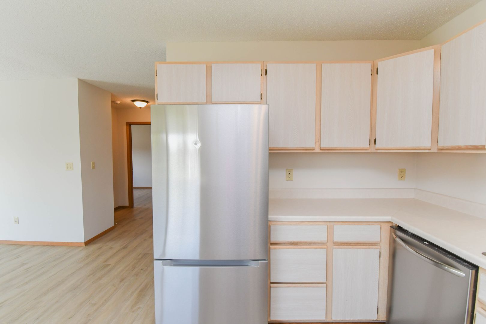 Building Photo - 4405 W Antelope Dr