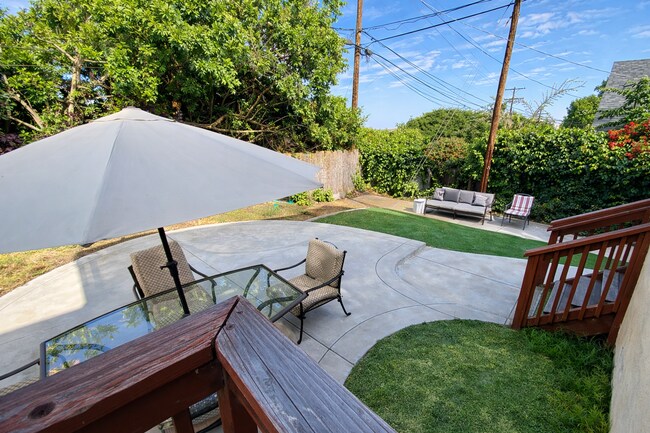 Building Photo - 5BR/2BA with Private Yard!