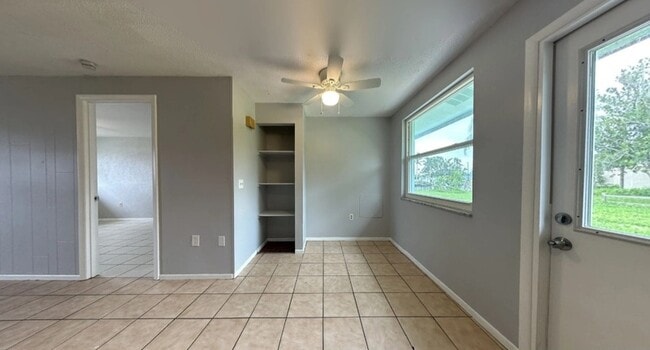 Building Photo - 3403 Palm Dr