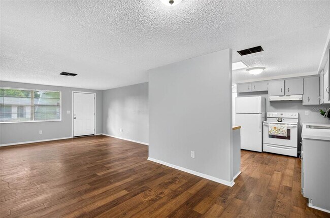 Building Photo - 8905 Tropical Palm Way