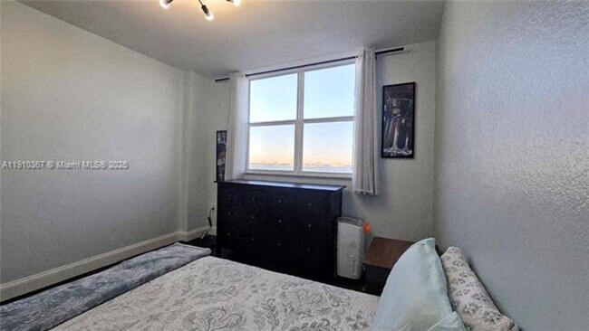 Building Photo - 1625 Kennedy Cswy