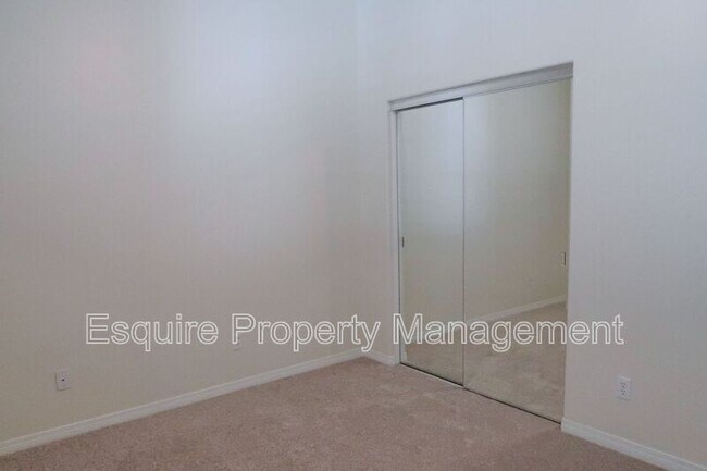 Building Photo - 232 Lightwood St