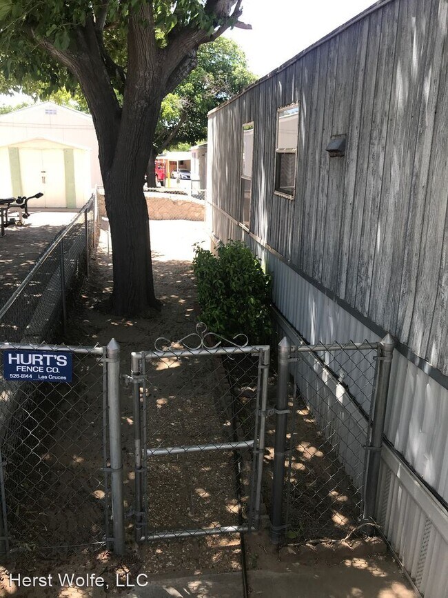 Building Photo - 3200 Del Rey Blvd