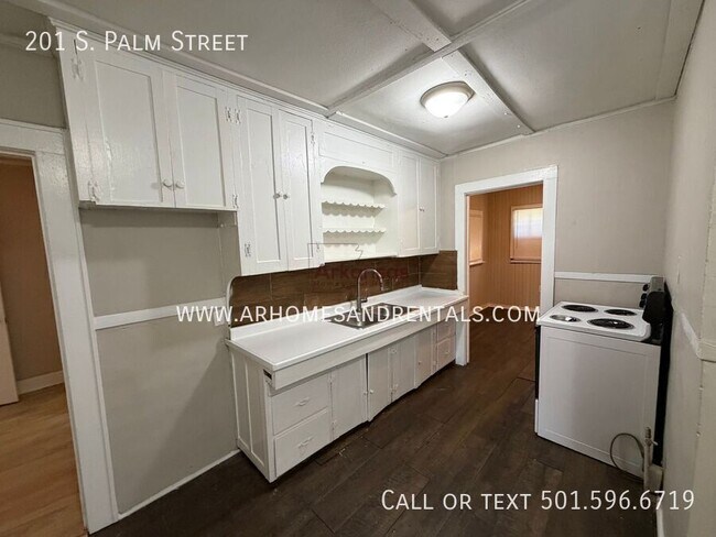 Building Photo - 201 S Palm St