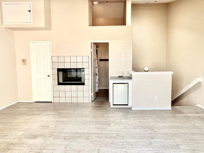 Building Photo - 221 Donax Ave