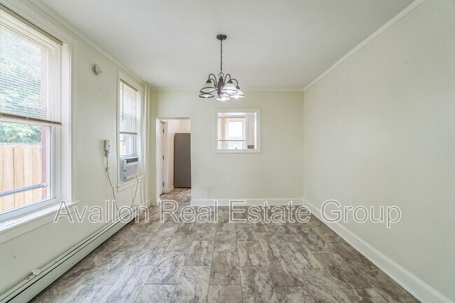 Building Photo - 1124 W Nevada St