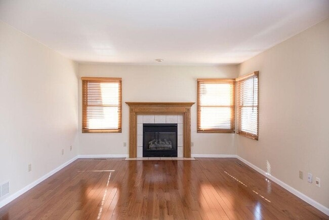 Building Photo - Home backing to foothills