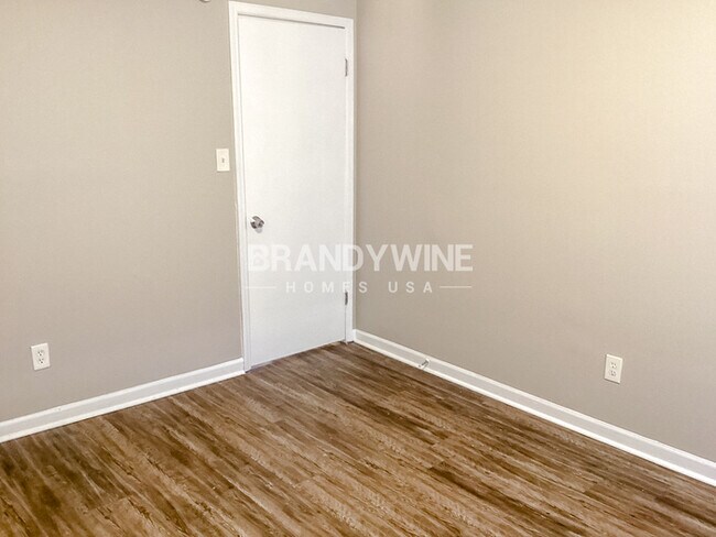Building Photo - One month FREE RENT