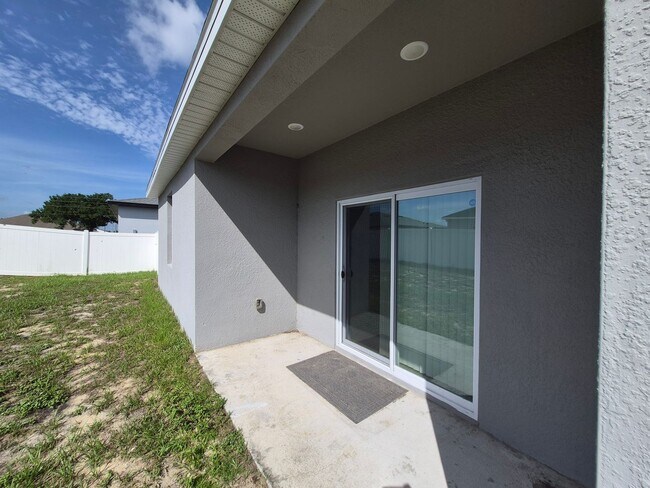 Building Photo - 642 Desmoines Ct