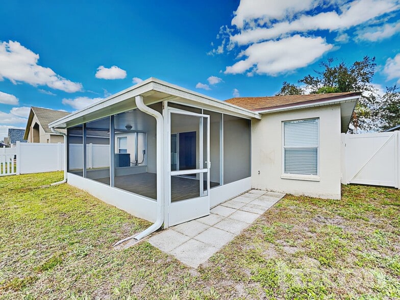 Building Photo - 30746 Birdhouse Dr