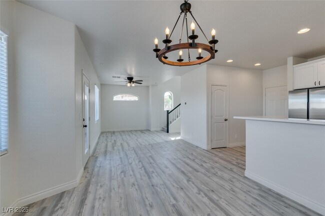 Building Photo - 778 Easter Lily Pl