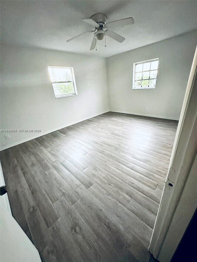 Building Photo - 400 SE 31st St