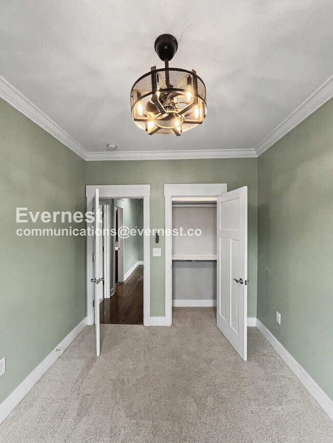 Building Photo - 1306 Pillow St