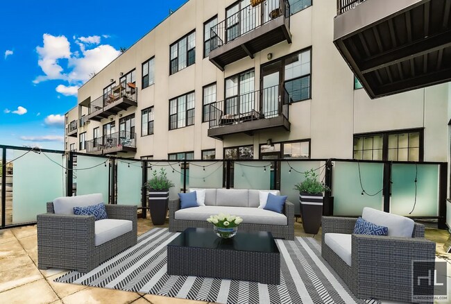 Building Photo - Luxurious 2 bedroom/1 Bathroom apt w/priva...
