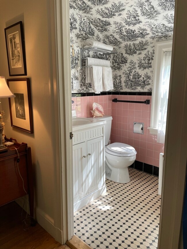 Building Photo - 6 Bradford Rd