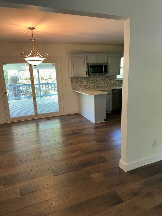 Building Photo - 54 Carolyn Ln