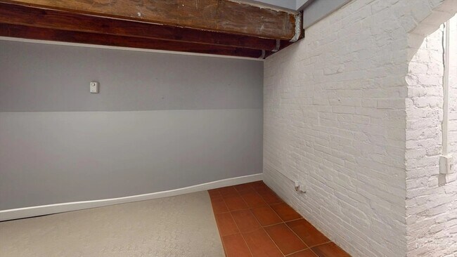 Building Photo - 330 1/2 E St