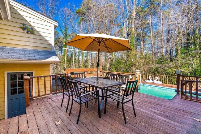 Building Photo - 710 SE Maynard Rd