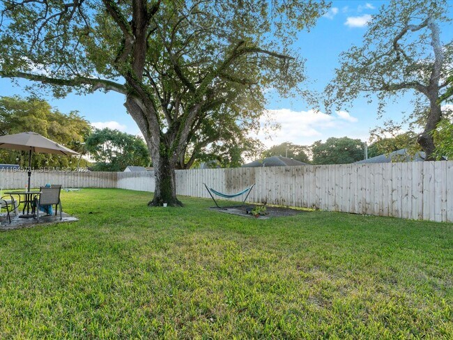 Building Photo - 6510 SW 59th Pl