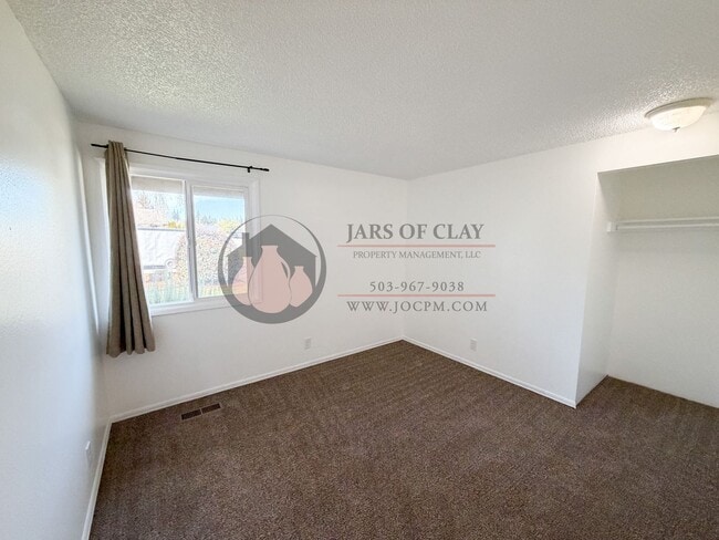 Building Photo - Move in ready South Salem Home!