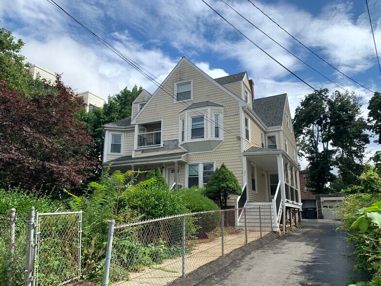 Building Photo - 67 Ashford St