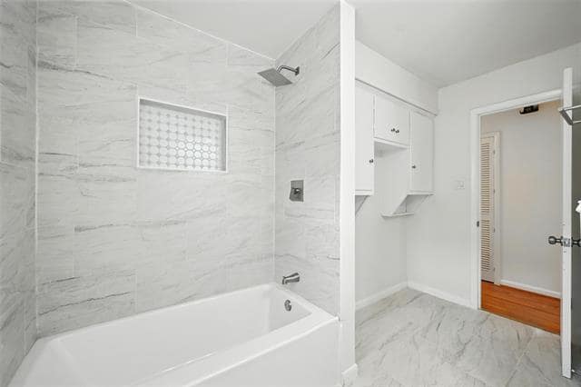 Building Photo - 304 N Bonham Dr