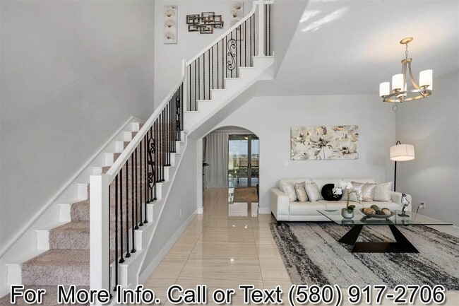 Building Photo - 6309 SW Oakmont Blvd