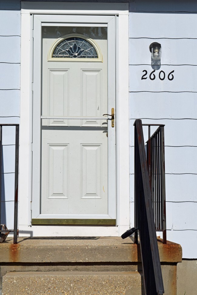 Building Photo - 2606 Wycliffe Rd