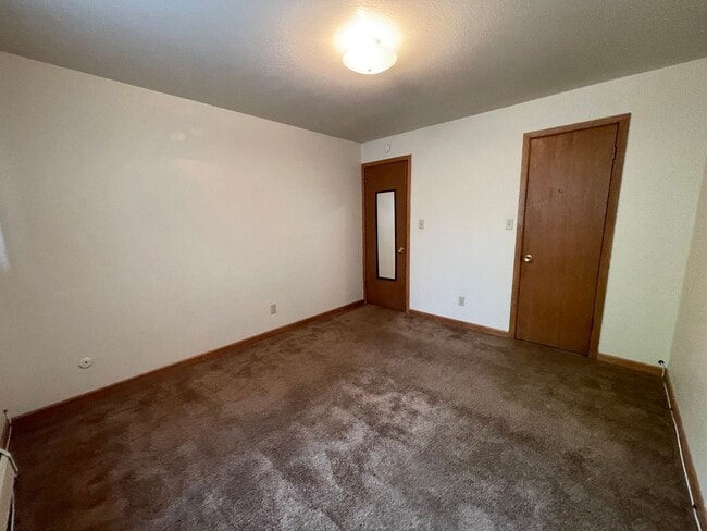 Building Photo - 2527 N Garfield Ave