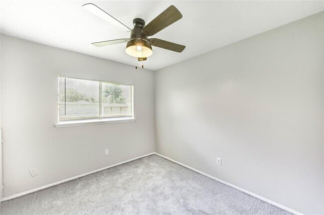 Building Photo - 5207 Beaverhill Dr