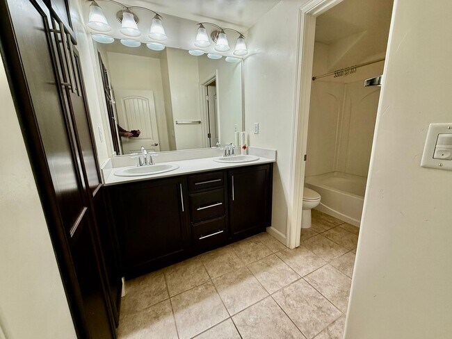 Building Photo - 3 bed plus den patio home