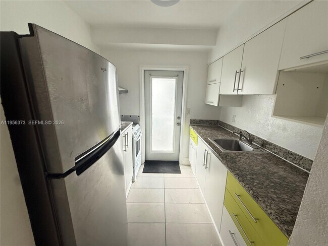 Building Photo - 6930 Rue Vendome